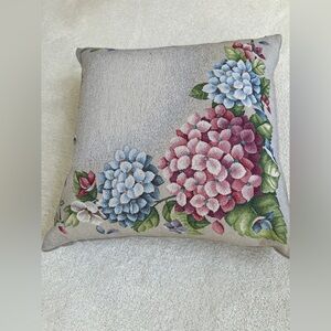 hines of oxford hydrangeas blooms Tapestry Throw Pillow